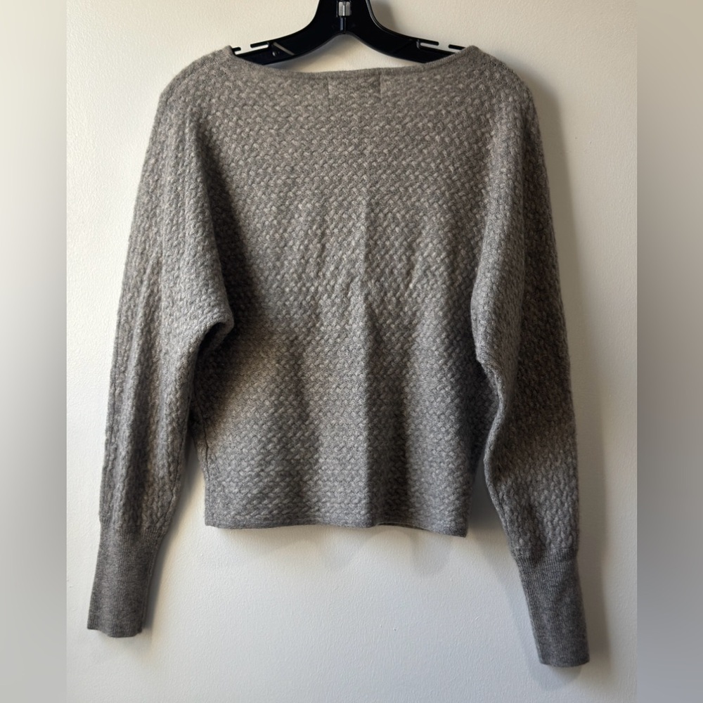 Bloomingdale's Gray Crew Neck Sweater with Knitted Texture - Picture 5 of 7